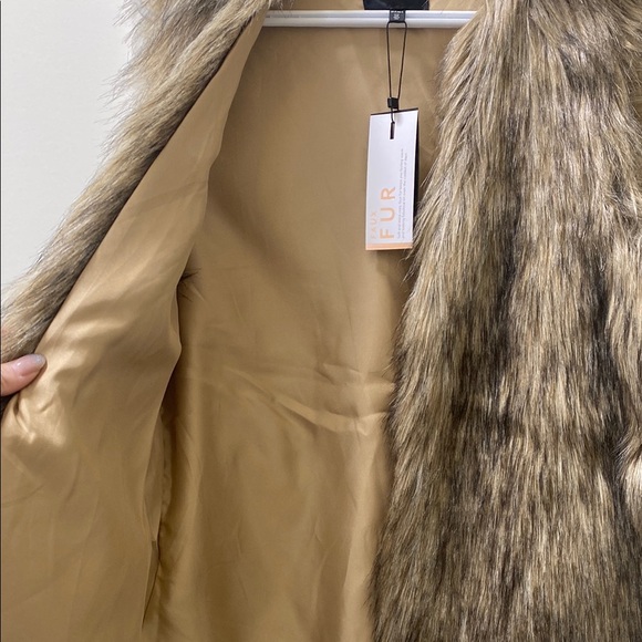 NWT Dynamite Faux Fur Vest - Picture 4 of 4